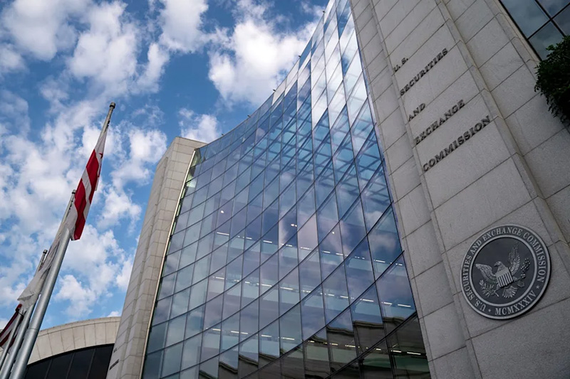 SEC dangles $50,000 incentive for employees to resign or retire